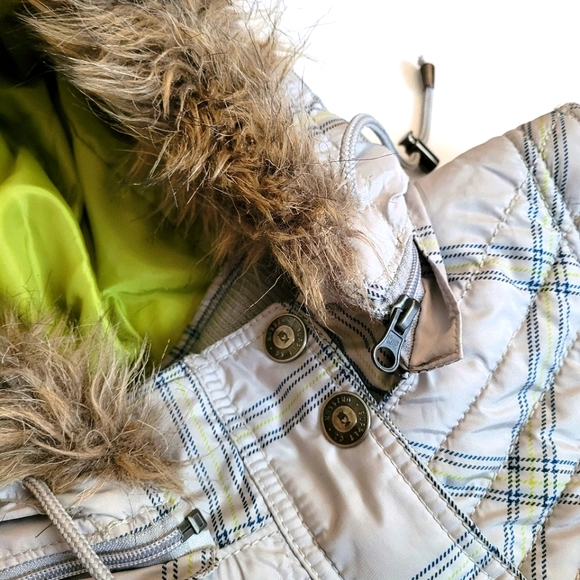 Hooded puffer vest - Picture 5 of 9